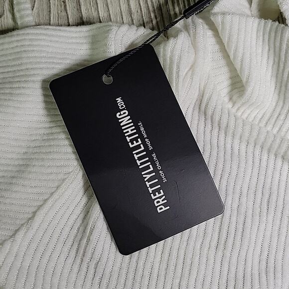 Pretty Little Thing White Long Sleeve Ribbed Crop Sweater Top With Open Back NEW - Picture 10 of 11